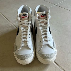 Womens Nike Blazzer Mid 77’ black/white-sail